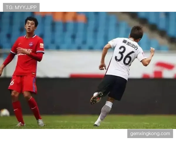 努涅斯的角色困境：边路冲击与中路终结的定位冲突解析